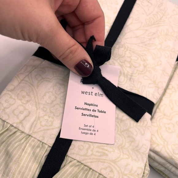 Rhodes + West Elm Green Garden Ruffle Napkin Set of 8 NEW Cotton Floral 20 x 20 - Picture 3 of 5